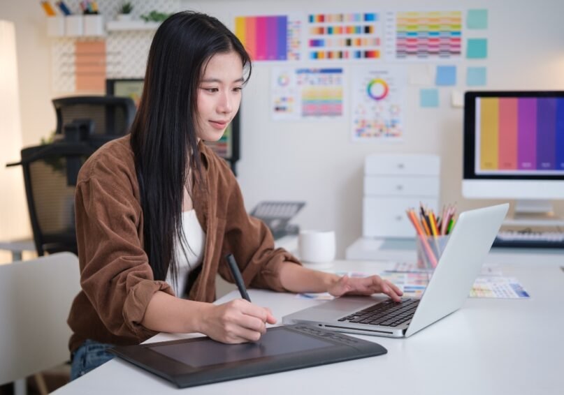 Freelancing 101: How to Start Your Career as a Graphic Designer or Digital Marketer in Vadodara